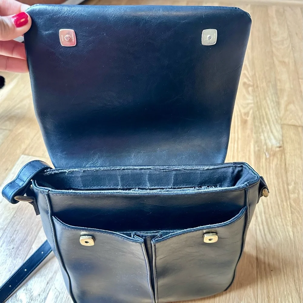 Vintage Liz Claiborne Black Leather crossbody Bag